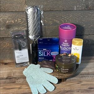 SET of Beauty and Grooming Essentials 8 items for a Soothing Spa Day at Home NWT